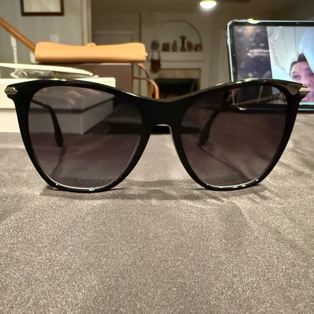 Victoria Beckham VB636S Sunglasses Black with Silver Hardware FULL INCLUSION